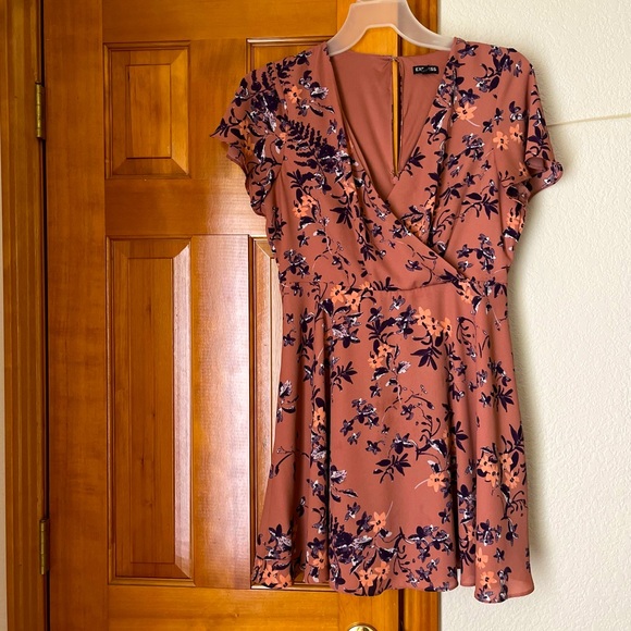 Express Dresses & Skirts - Express floral mini dress